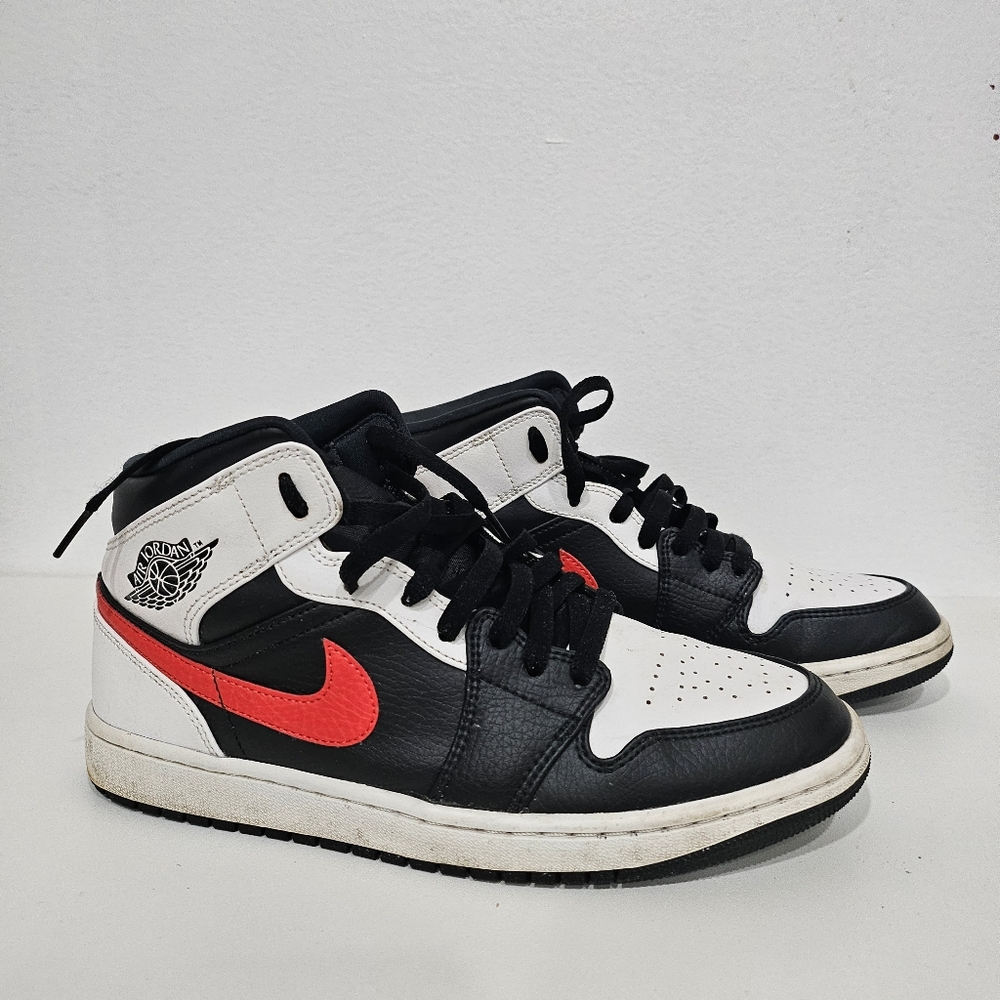 Nike Air Jordan 1 Mid Mens Black Chile Red White Shoes Mens Size 9.5